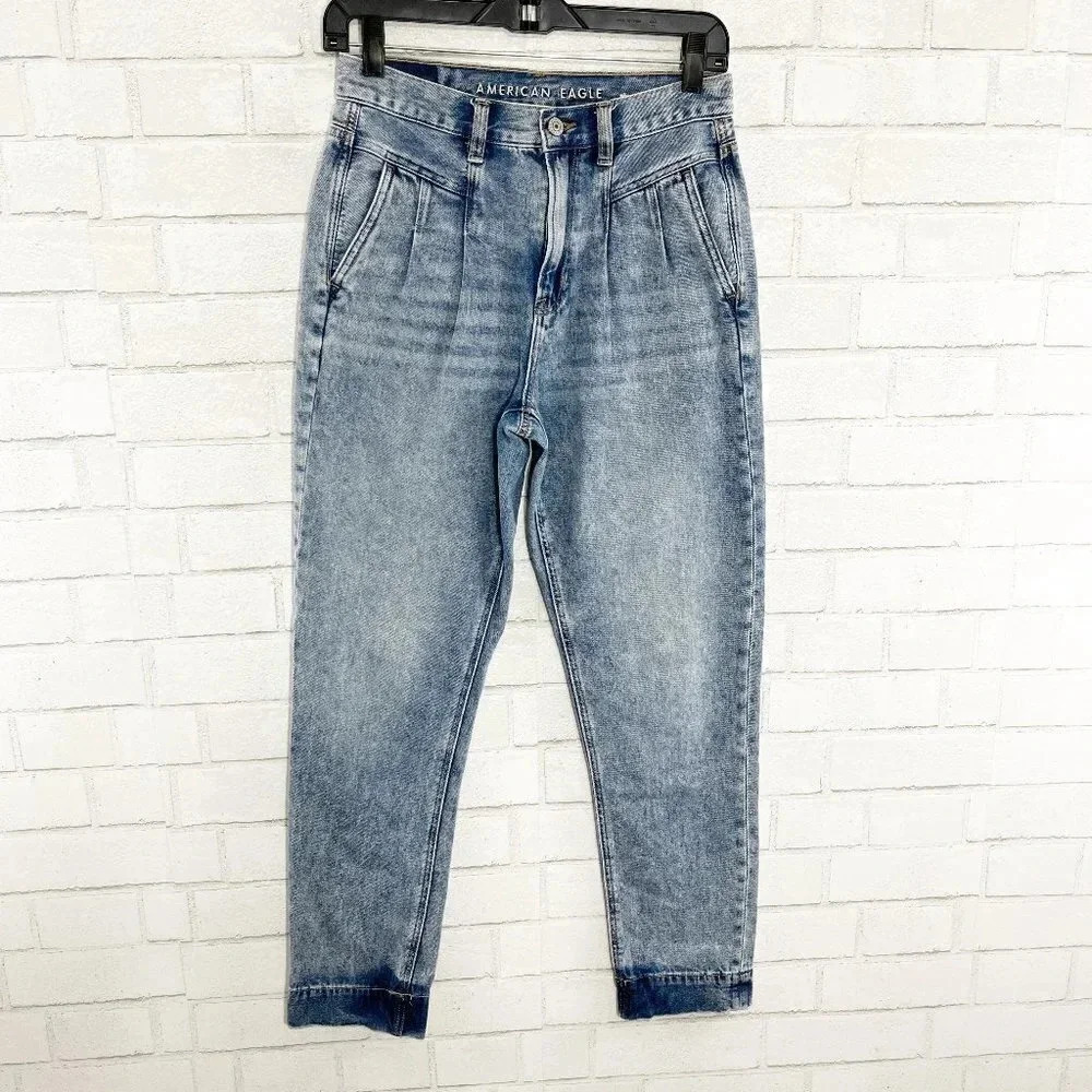 American Eagle Distressed Wash High Rise Mom Jeans Women's Size 4